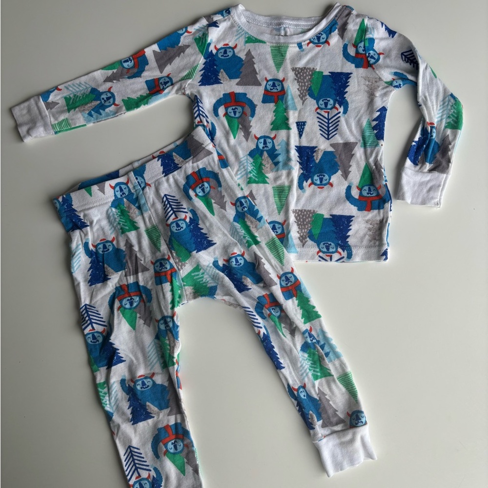Old Navy Holiday Yeti Pajama Set